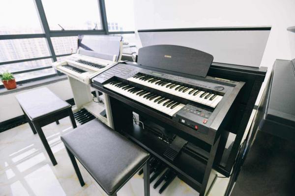 嘉興市指間培訓有限公司