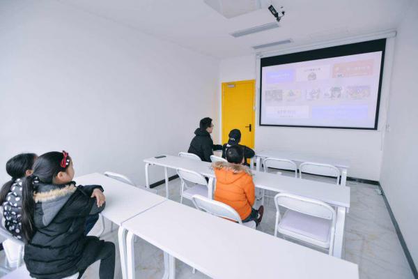 嘉興市指間培訓有限公司